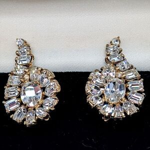 Glamorous HOLLYCRAFT Clip-on Rhinestone Earrings - Vintage Midcentury